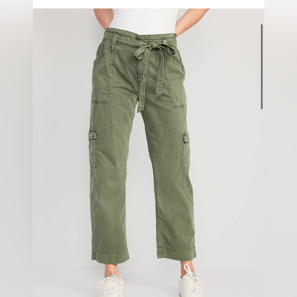 Green Old Navy High-Waisted Tie-Belt Cargo Straight Ankle Pants. XS petite